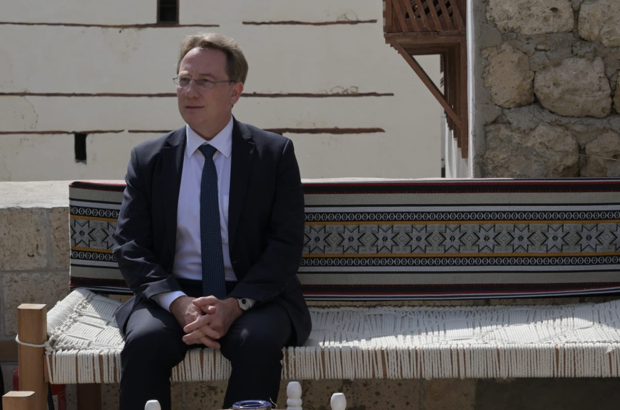 سفير وقنصل فرنسا يستكشفان "بلد الفن" في جدة