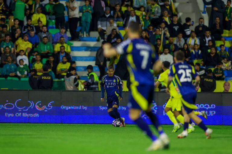 النصر-يعود-للانتصارات-بثلاثية-في-شباك-الخليج