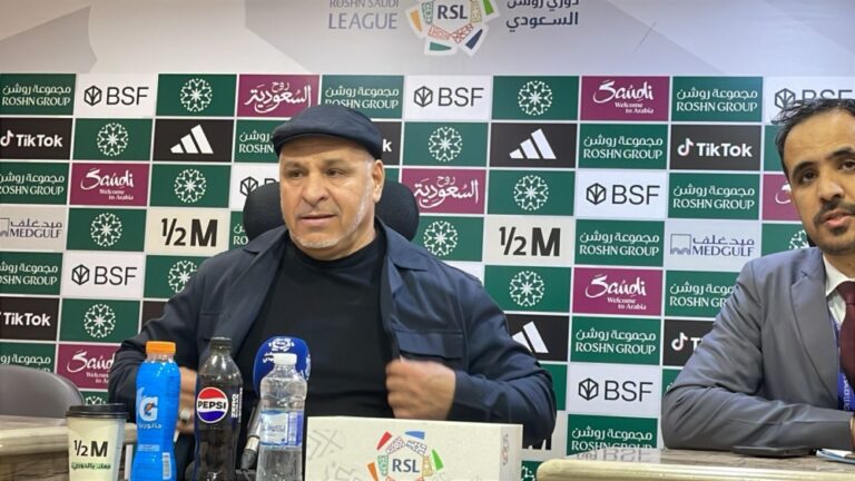 نور-الدين-بن-زكري-مدرب-الخلود:-الهلال-قادر-على-الفوز-علينا-بالبدلاء