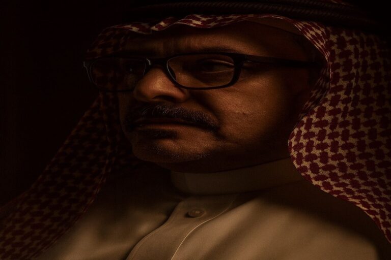 محمد منيع أبو زيد – يكتب: “التفاحة والبصلة.. الحقيقة خلف القناع”