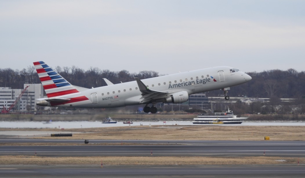 بعد-تهديد-بوجود-قنبلة.-استئناف-الرحلات-في-مطار-رونالد-ريجان