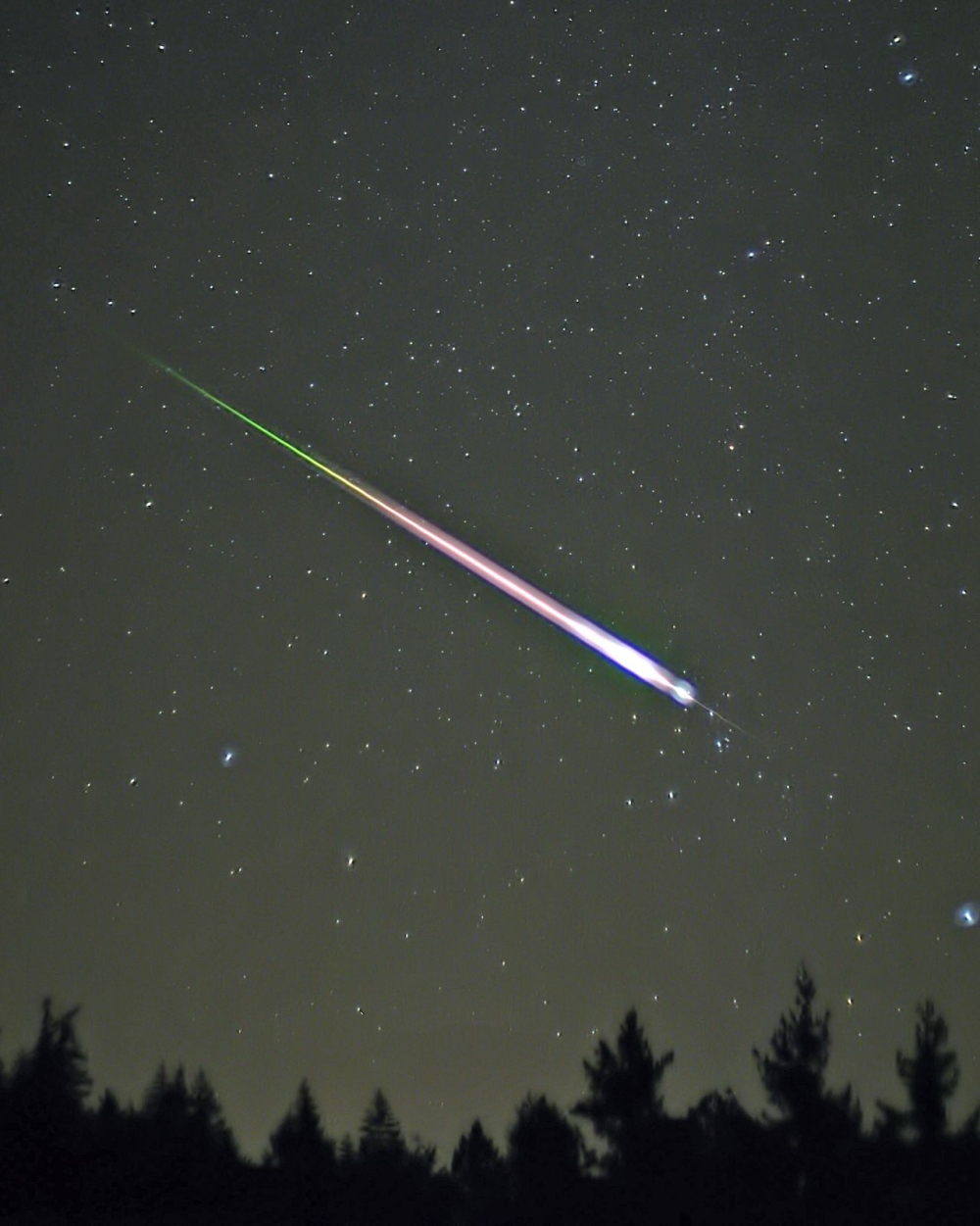 شهب-الثوريات-الجنوبية-تضيء-سماء-الليلة.-وتحذيرات-من-هذا-الأمر