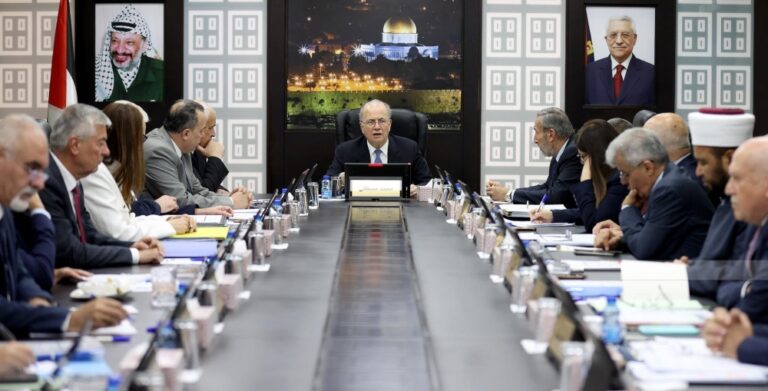 يشمل-المالية-والنقل.-تعديل-وزاري-في-الحكومة-الفلسطينية