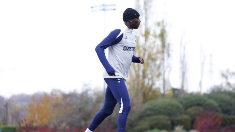 كولو-مواني-مهاجم-توتنهام-يتجنّب-الخضوع-لجراحة-بعد-إصابته-في-الفك