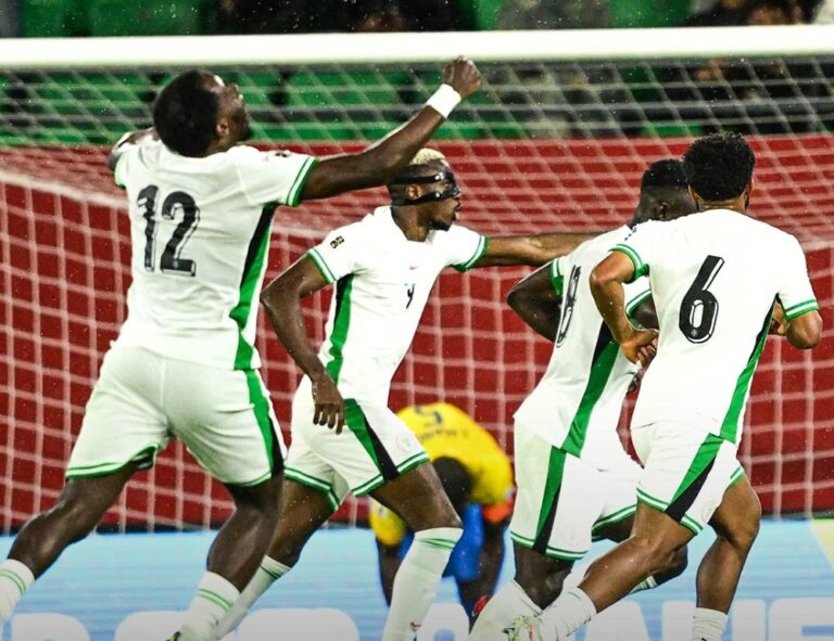 أوسيمين-يُسقط-أوباميانج.-نيجيريا-تهزم-الجابون-وتتأهل-إلى-نهائي-الملحق-الأفريقي 