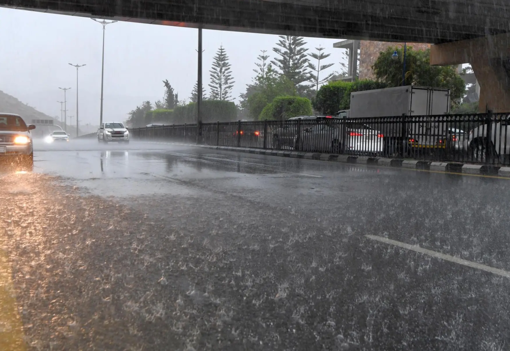 عاجل-–-بالإنذار-الأحمر.-تنبيهات-من-استمرار-الأمطار-الغزيرة-على-مكة-والمدينة