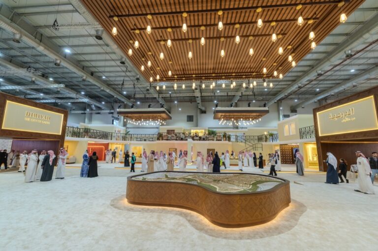 «الدرعية»-تُطلق-مشروع-«منازل-الحداوي»-وتوقع-اتفاقيات-بـ5-مليارات-ريال