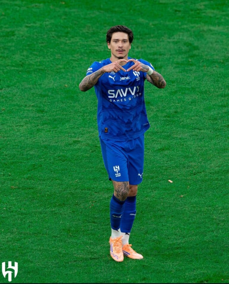 ماذا-فعل-سعود-كريري-مع-نونيز-عقب-مباراة-الهلال-والفتح؟.-ورد-اللاعب