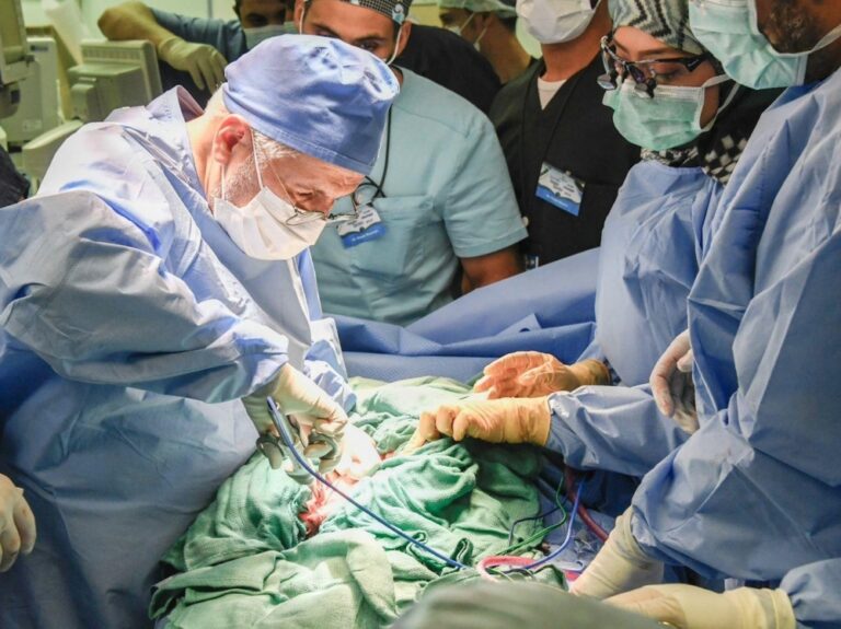 الربيعة:-السعودية-رائدة-عالميًا-في-تعزيز-حقوق-الأطفال-والتوائم-الملتصقة