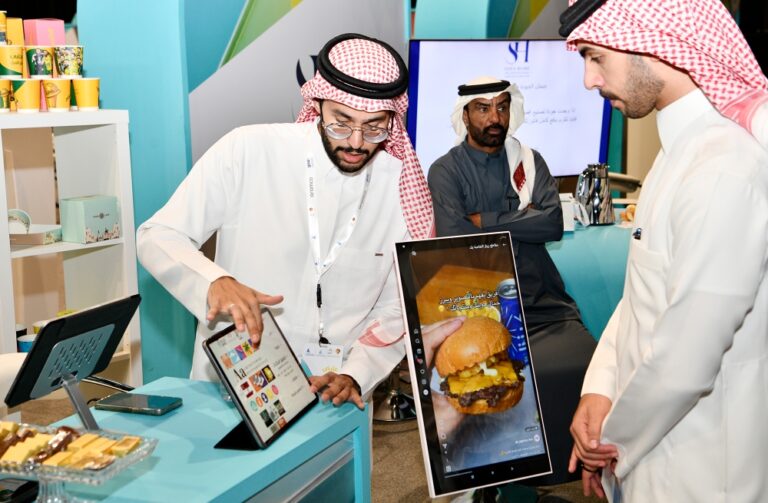 شباب-الأعمال-يقدّمون-حلولاً-ريادية-في-التقنية-والخدمات-بـ-“راد-2025”