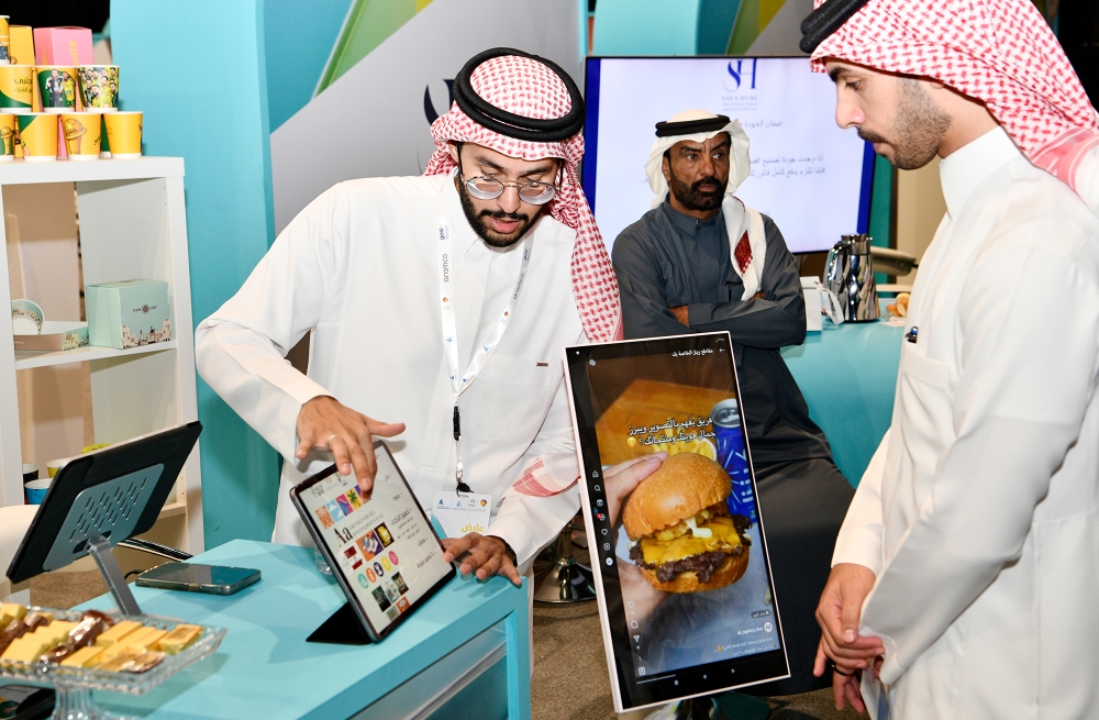 شباب-الأعمال-يقدّمون-حلولاً-ريادية-في-التقنية-والخدمات-بـ-“راد-2025”