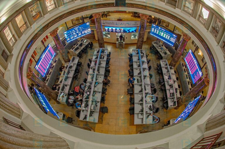 16-مليار-جنيه-خسائر.-البورصة-المصرية-تغلق-تعاملاتها-على-تراجع