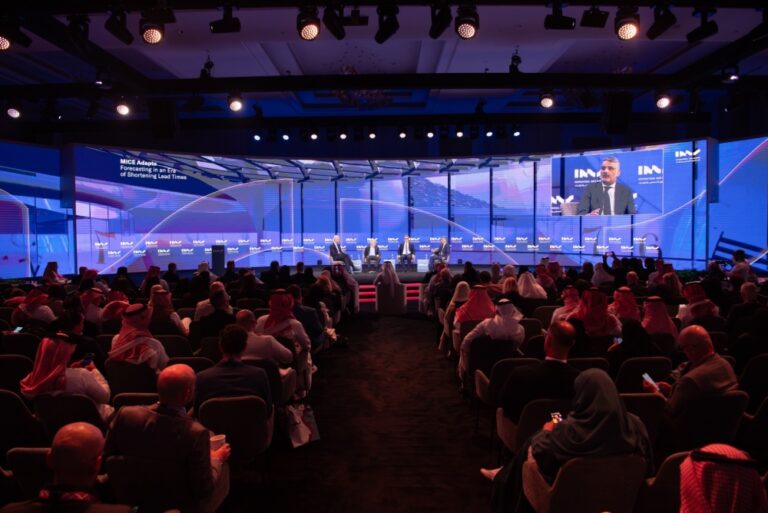 القمة-الدولية-للمعارض-والمؤتمرات-2025-تجمع-قادة-القطاع-والخبراء-العالميين-في-الرياض