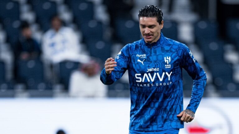 عاجل.-إصابة-قوية-لـ-داروين-نونيز-في-مباراة-الهلال-والفتح