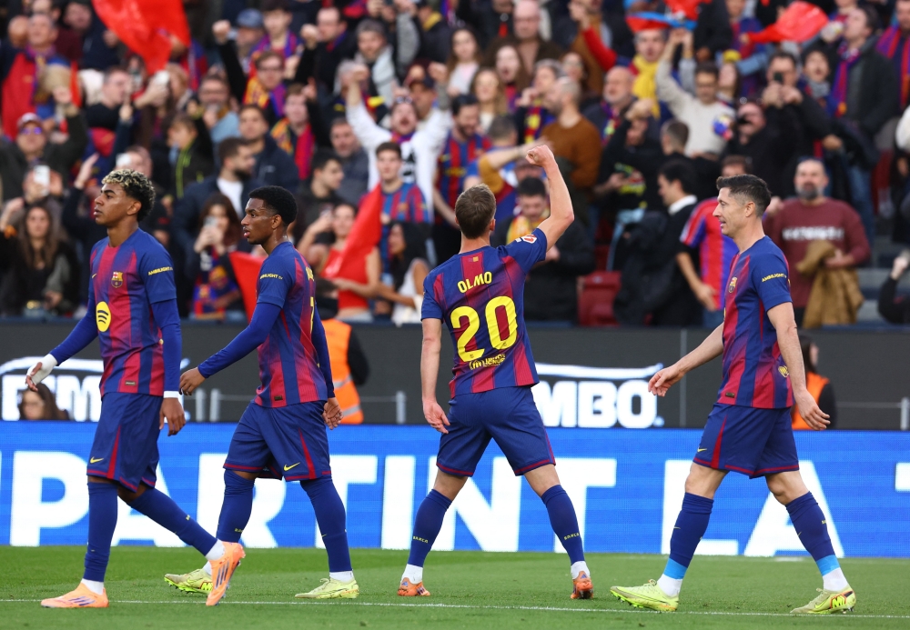 برشلونة-يستعيد-عافيته-أمام-ألافيس-ويعتلي-الصدارة-موقتا