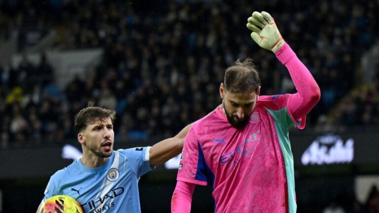 حارس-مانشستر-سيتي-يتعرض-لانتقادات-لاذعة-من-مدرب-ليدز