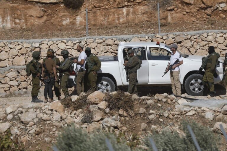 قوات-الاحتلال-تحتجز-فتاة-فلسطينية-وتعتقل-طفلًا-في-الضفة-الغربية