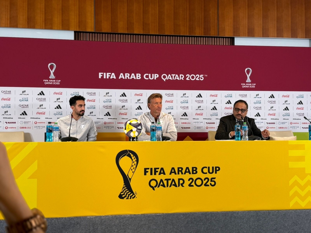 رينارد-يشيد-بمنتخب-عُمان-ويؤكد-جاهزية-الأخضر-لافتتاح-كأس-العرب-2025