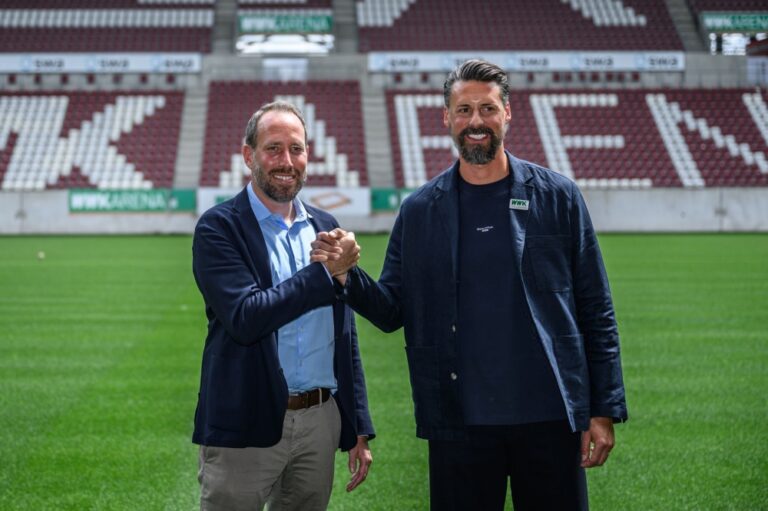 أوغسبورغ-يُقيل-مدربه-بعد-5-أشهر-فقط