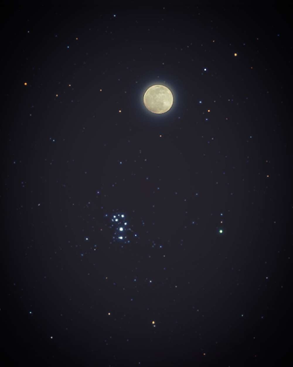 الليلة.-القمر-يجاور-“الشقيقات-السبع”-في-لوحة-سماوية-نادرة