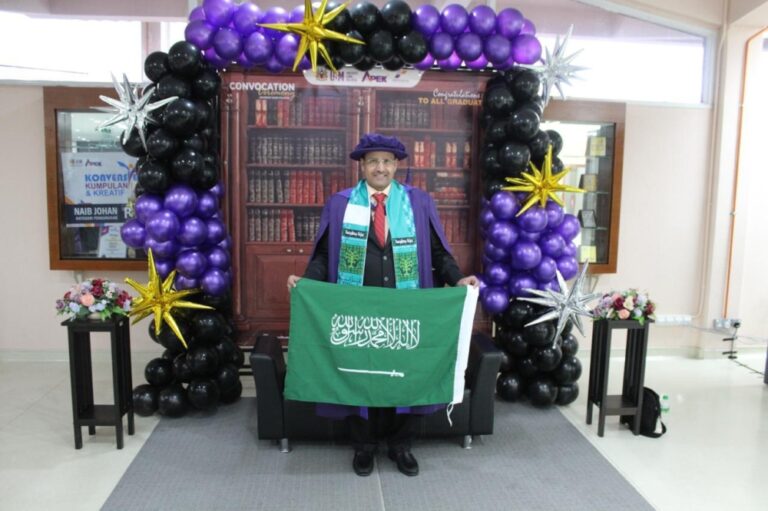 العنزي-يحصل-على-الدكتوراة-في-الثقافة-الوطنية-والمسؤولية-الاجتماعية للشركات