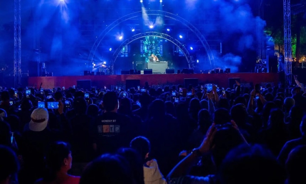 صور.-70-عارضًا-ومؤديًا-يبرزون-ملامح-الثقافة-الفلبينية-في-الرياض