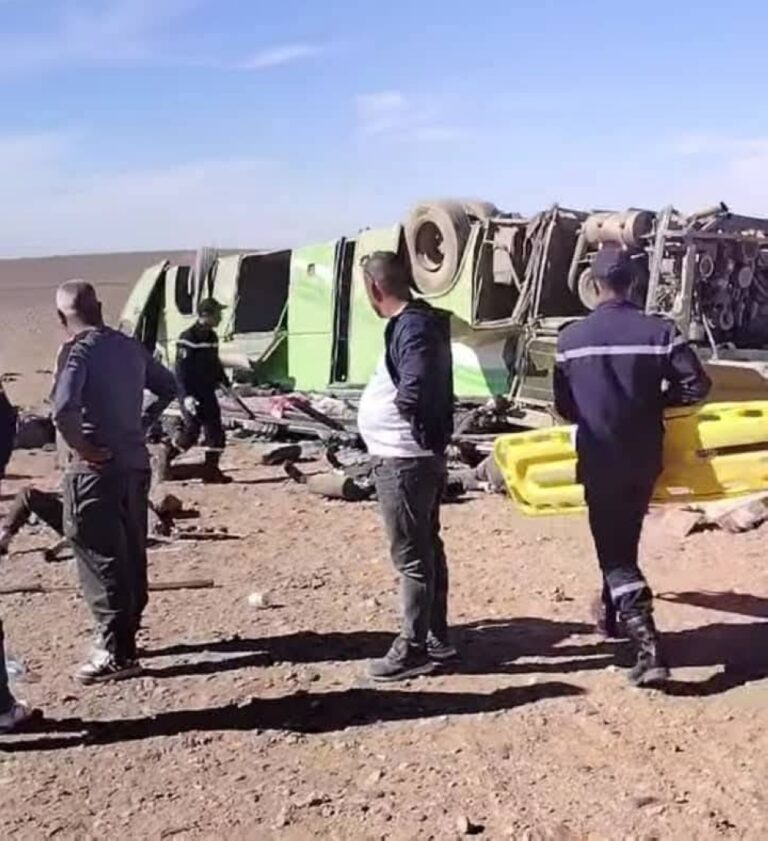 الجزائر.-مصرع-14-شخصًا-وإصابة-34-في-انقلاب-حافلة