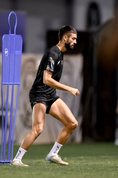 كاراسكو-يواصل-الغياب-عن-تدريبات-الشباب