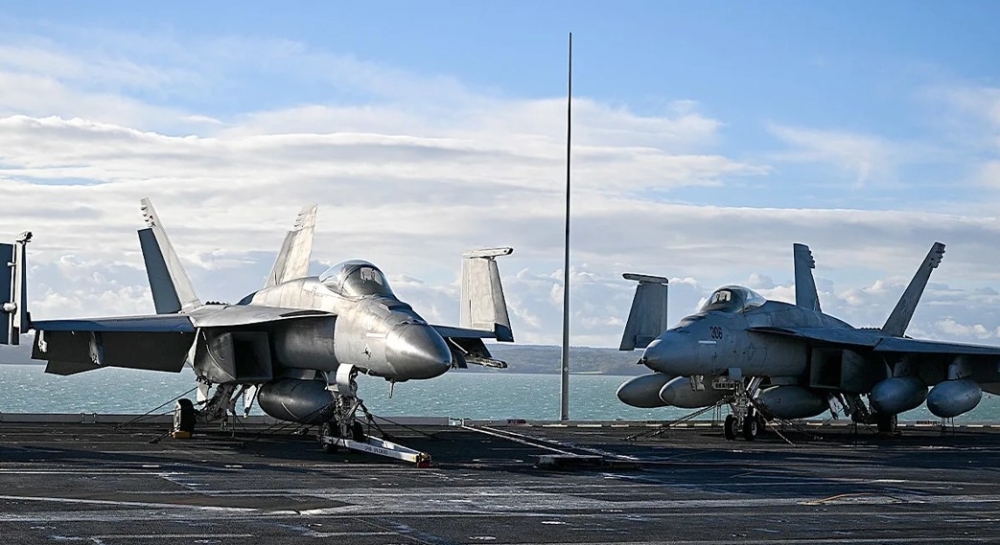 بمقاتلات-وقاذفات.-الجيش-الأمريكي-ينفذ-طلعات-جوية-فوق-ساحل-فنزويلا