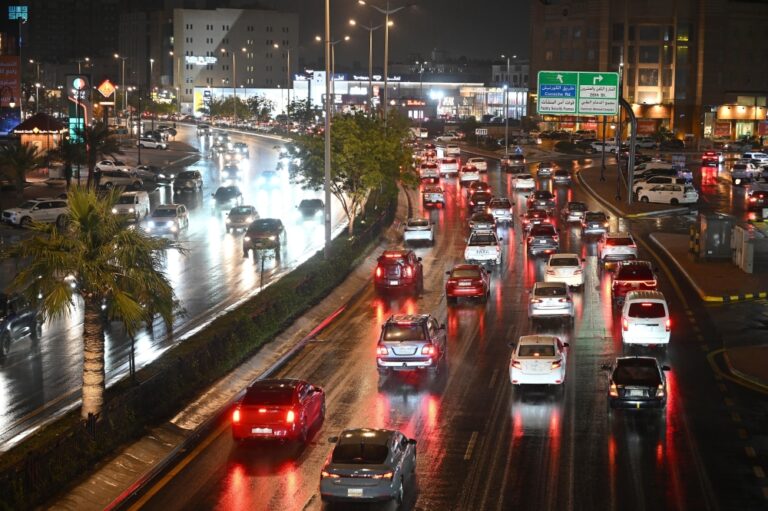 تنبيه-من-أمطار-وسيول-وضباب.-توقعات-طقس-الأحد-في-السعودية