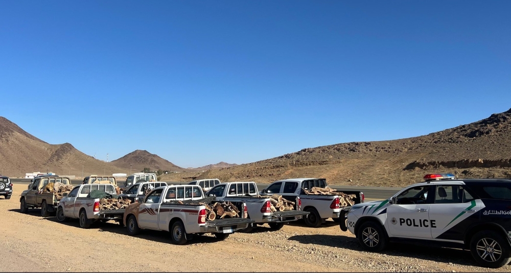 تبوك.-ضبط-9-مخالفين-بحوزتهم-حطب-محلي-معروض-للبيع