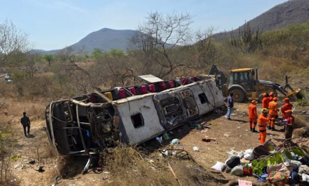 مقتل-15-شخصًا-في-حادث-انقلاب-حافلة-شمال-شرق-أفغانستان