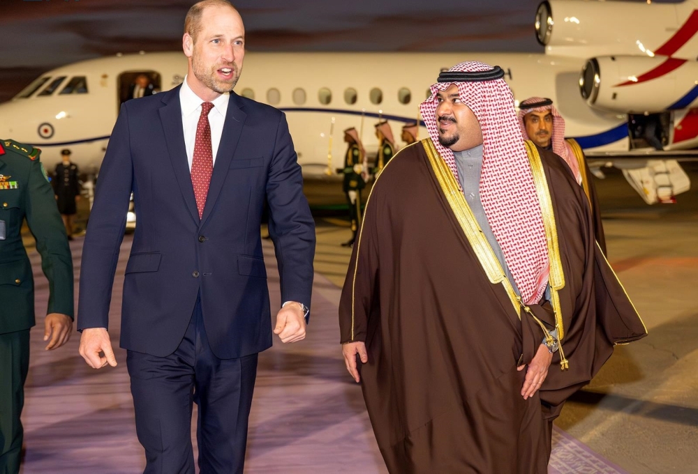 عاجل:-ولي-عهد-المملكة-المتحدة-يصل-إلى-الرياض-وفي-مقدمة-مستقبليه-نائب-أمير-المنطقة