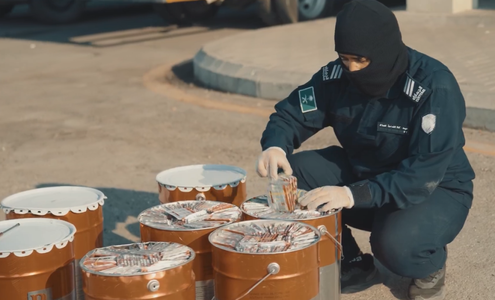 إحباط-تهريب-218-ألف-حبة-محظورة-مُخبأة-في-إرسالية-“دهانات”