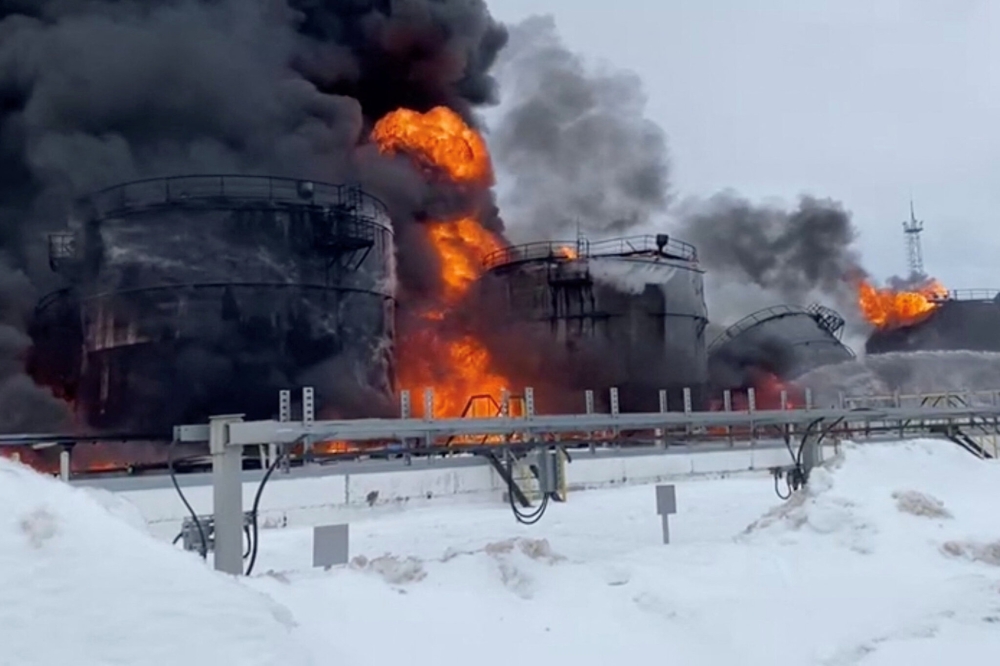 أوكرانيا-تشنّ-هجومًا-بالمسيّرات-على-منشأة-نفطية-روسية