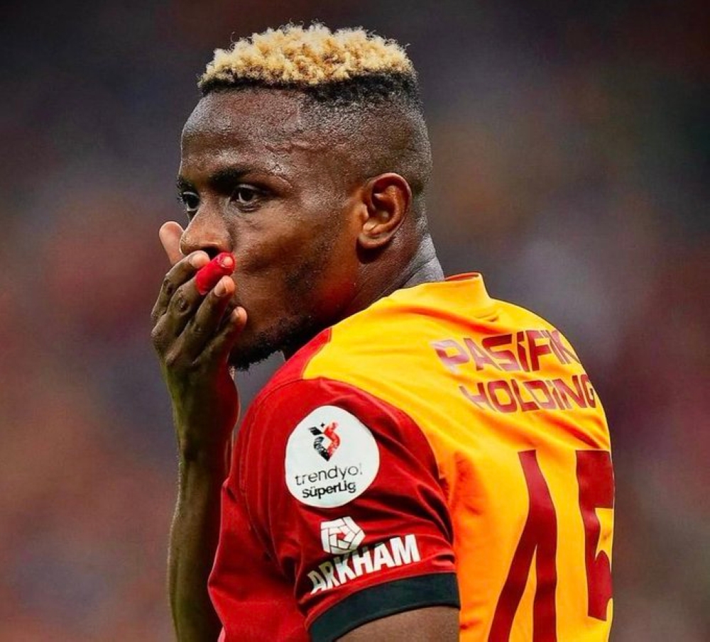 أوسيمين:-مقطع-فيديو-“التيك-توك”-سبب-رحيلي-عن-نابولي.-وتعاملت-كـ”الكلاب”