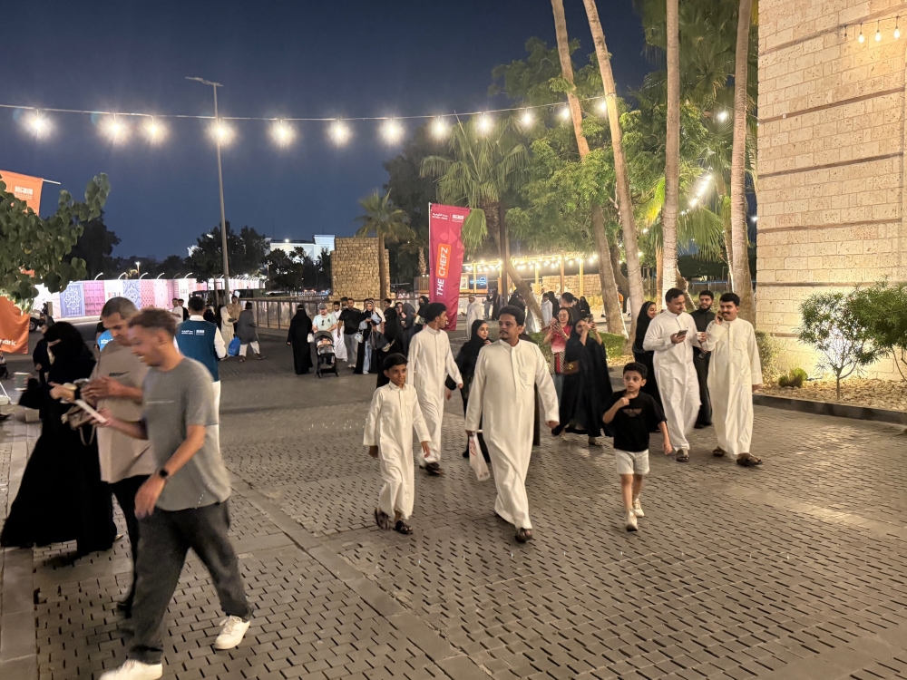 فعاليات-رمضانية-وسيارات-فاخرة.-«جدة-التاريخية»-تتوهج-في-إجازة-نهاية-الأسبوع