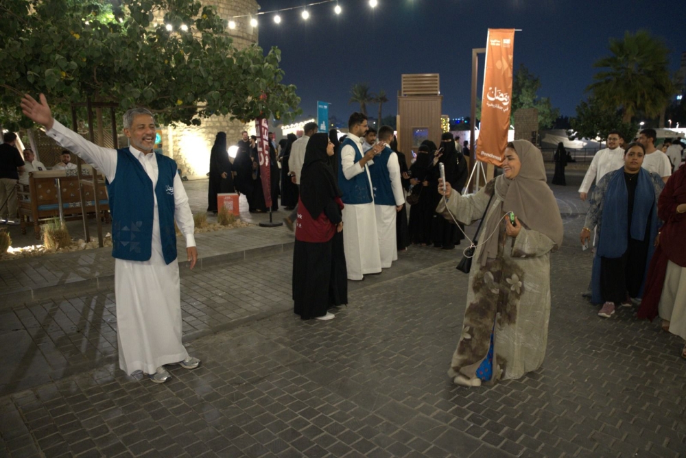 مشهد-يعكس-الأصالة.-“جدة-التاريخية”-تستقبل-زوارها-بـ”الأهازيج”