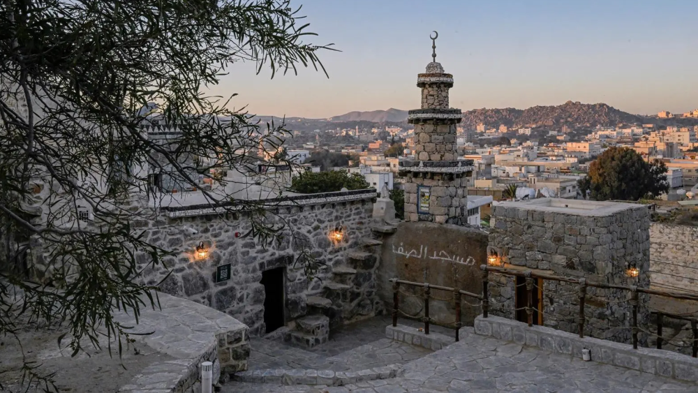 مسجد-الصفا.-إرث-متجذر-في-جبال-السراة-لأكثر-من-1350-عامًا