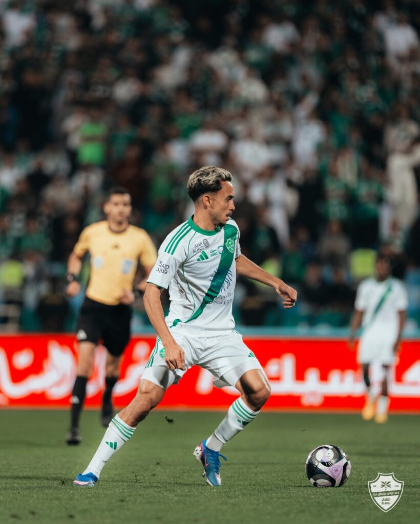 عاجل.-خبير-تحكيمي-لـ-الميدان:-لاعب-الأهلي-استحق-الحصول-على-بطاقة-حمراء-أمام-الرياض