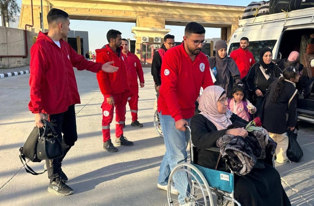 معبر-رفح-يستقبل-دفعة-جديدة-من-الجرحى-والعائدين-إلى-غزة