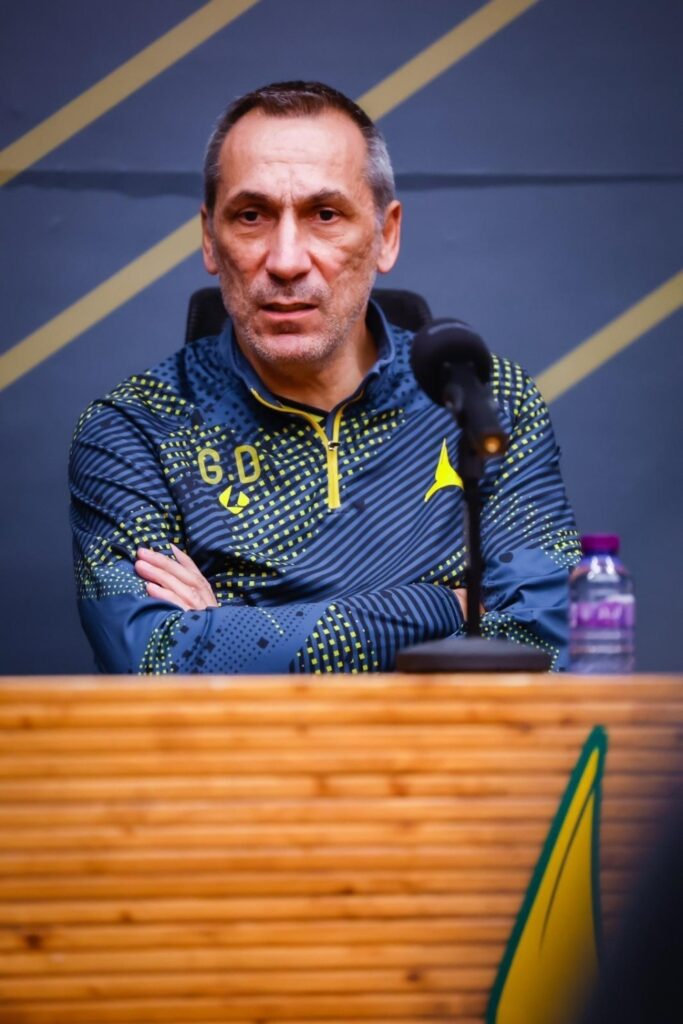 عاجل.-دونيس-ينفجر-غضبا-ضد-حكم-مباراة-الخليج-والاتحاد:-“أتمني-أن-ينام-جيداً”