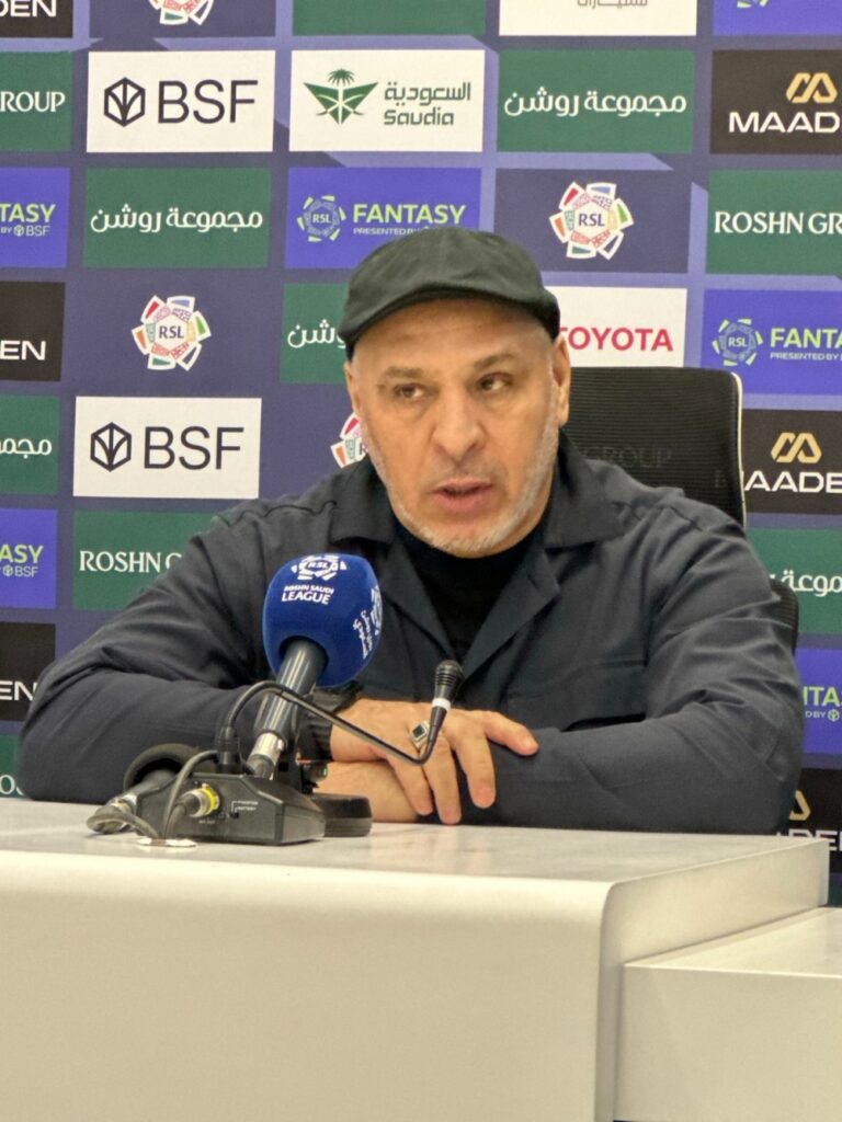 بن-زكري-بعد-الهزيمة-من-الهلال:-ياسين-بونو-يستحق-جائزة-أفضل-لاعب-لأنه-أنقذهم!