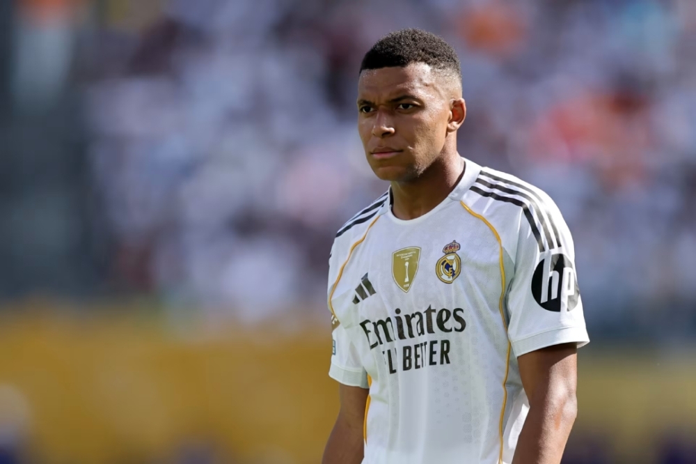 مبابي-يغادر-مدريد-إلى-فرنسا.-الركبة-تضع-مستقبل-هداف-ريال-مدريد-تحت-التساؤل