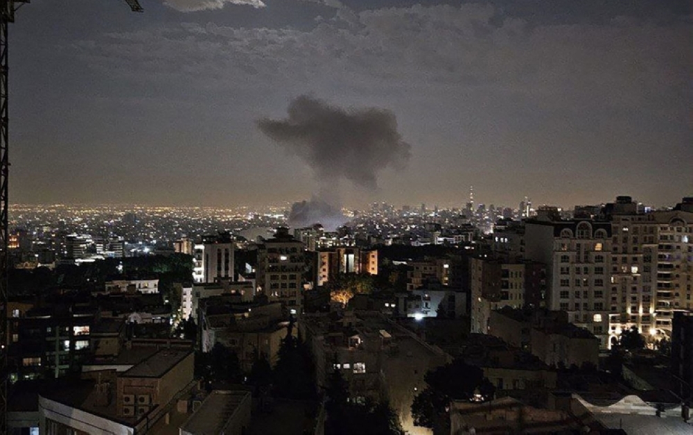 عاجل-–-الكويت-تعلن-وفاة-طفلة-متأثرة-بإصابتها-جراء-سقوط-شظايا-على-منطقة-سكنية