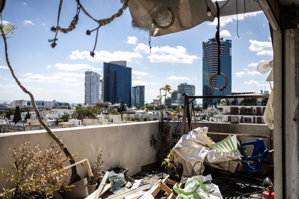 دوي-سلسلة-انفجارات-بالأراضي-المحتلة-بعد-رشقة-صواريخ-جديدة-من-إيران