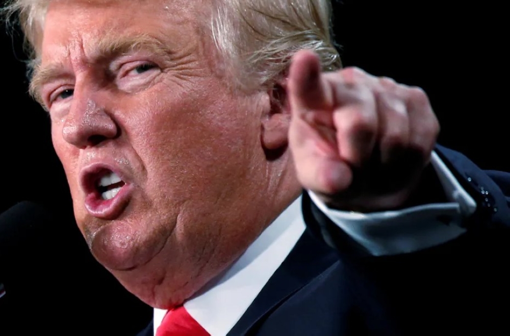 ترامب-يهدد-إيران-بتداعيات-عسكرية-خطيرة.-ما-علاقة-مضيق-هرمز؟