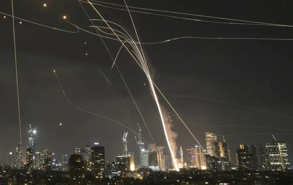 البحرين.-اعتراض-وتدمير-106-صواريخ-و-176-مسيرة-منذ-بدء-الهجمات-الإيرانية