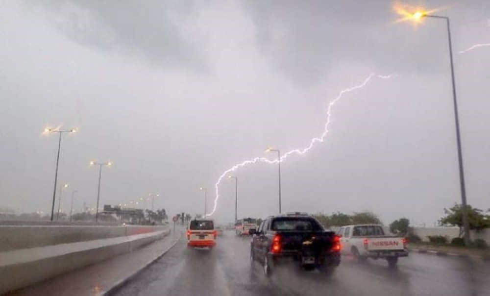 استمرار-هطول-أمطار-رعدية-تؤدي-إلى-جريان-السيول.-اعرف-أماكنها