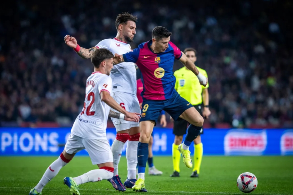 الانتخابات-الرئاسية-تلقي-بظلالها-على-مواجهة-برشلونة-وإشبيلية